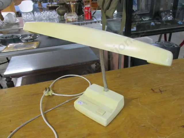 Retro Lamp Image 1++